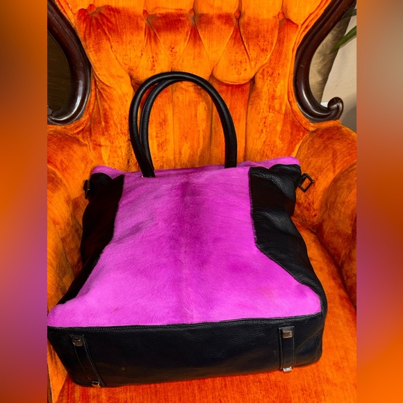 Heather Henry Color Block Fuchsia Fur & Black Pebbled Leather Tote Bag - Picture 2 of 13